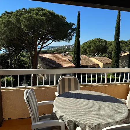 Vue Avec Balcon Lägenhet Sainte-Maxime